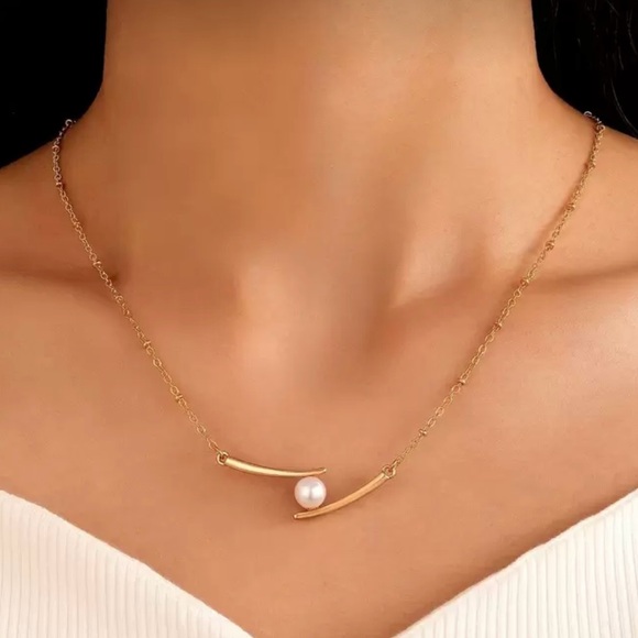 Jewelry - ⚠️Clearance Elegant Gold Pearl Pendant Necklace